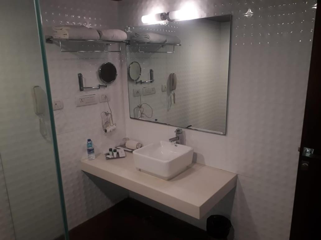 Cocoon Luxury Business Hotel Dhanbād Exteriör bild